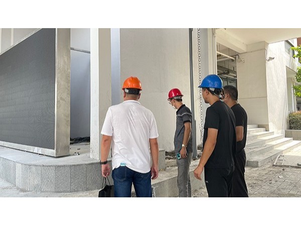 蜜桃AV网站免费观看公司：高溫慰問進工地，消暑送清涼